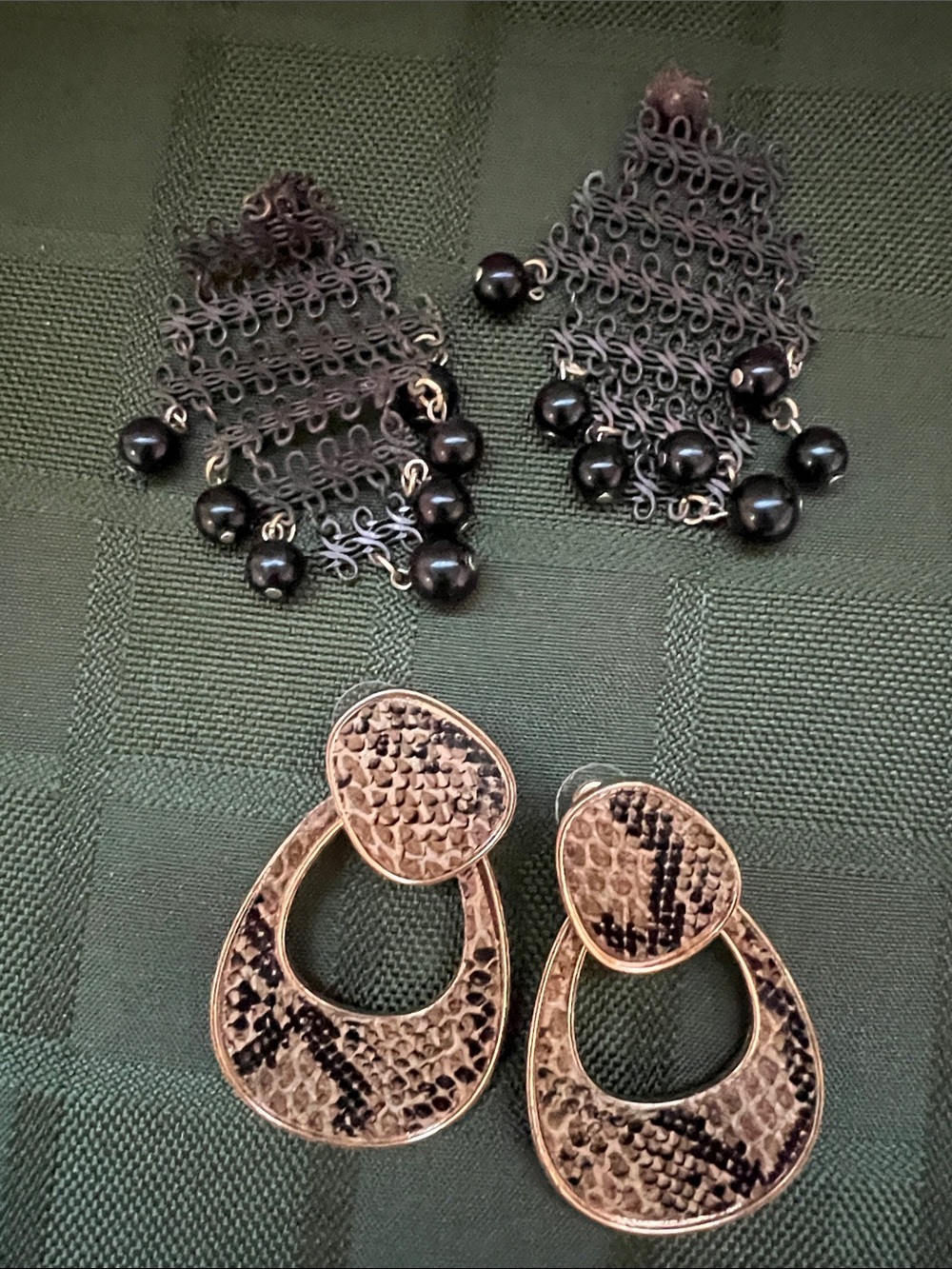 2 pairs Vintage Black Beaded Chainmaille Earrings and faux Snake skin earrings - Picture 2 of 9
